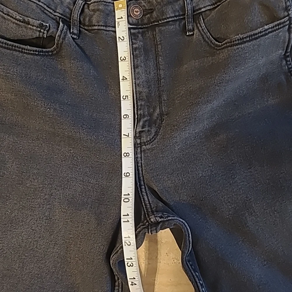 Hollister Ultra High Rise Mom Stretch Black Distress Hem Jeans 15R W32 L27 EUC